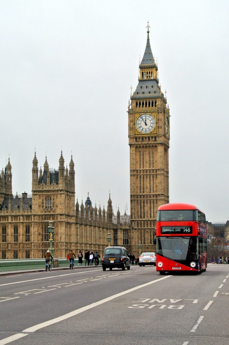 london-bus-1464576_1280
